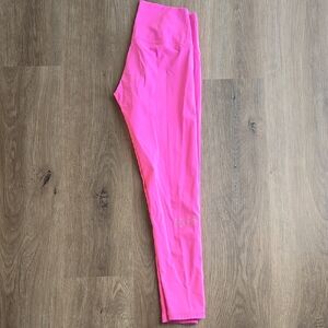 Fleo Pink Leggings with Wide Waistband and Sleek Design